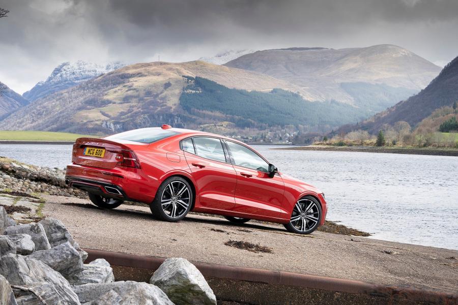  Volvo S60 T5 R-Design 2019 года  (UK) (фото 27 из 40)